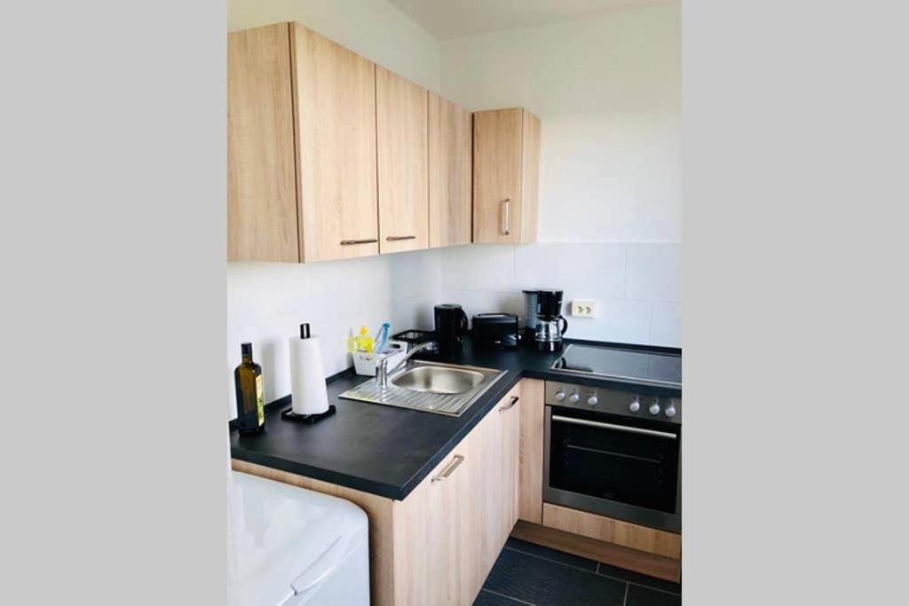 Sauber Und Modern, Netflix, Wifi, Leipzig Flair, Kueche Apartment Bagian luar foto
